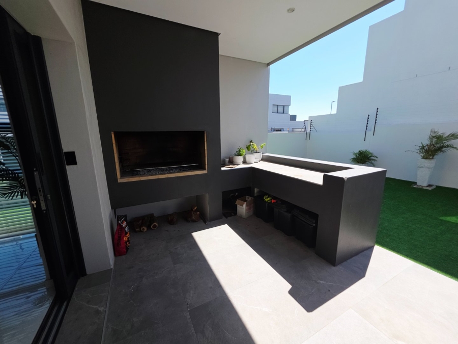 5 Bedroom Property for Sale in Sandown Western Cape